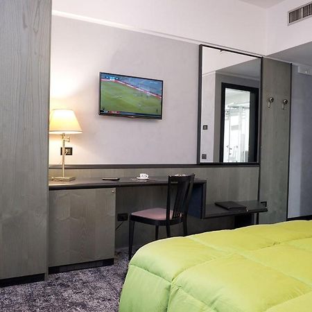 Hotel Gardenia Cermenate Bagian luar foto