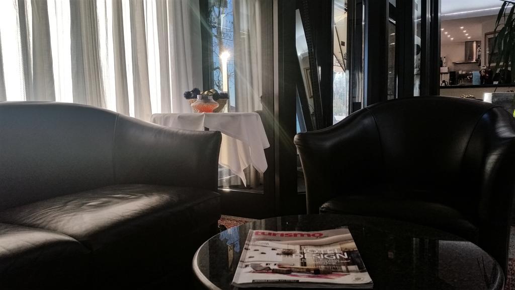 Hotel Gardenia Cermenate Bagian luar foto