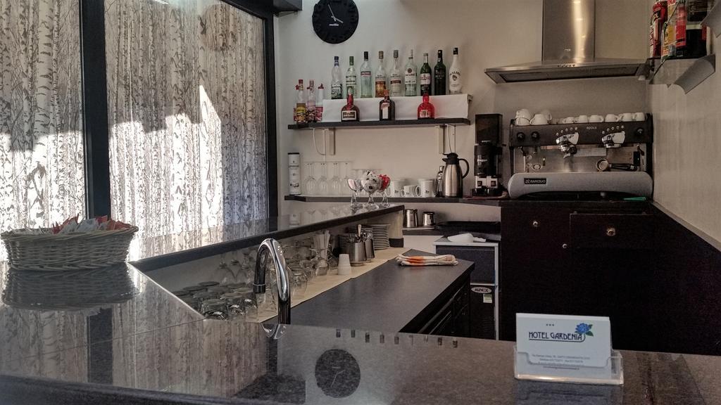 Hotel Gardenia Cermenate Bagian luar foto