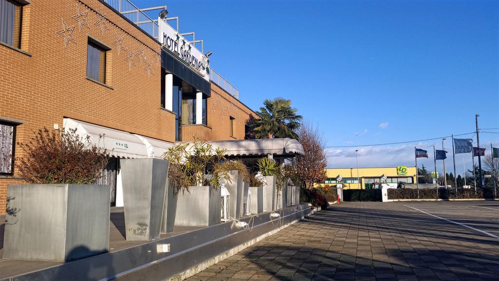 Hotel Gardenia Cermenate Bagian luar foto