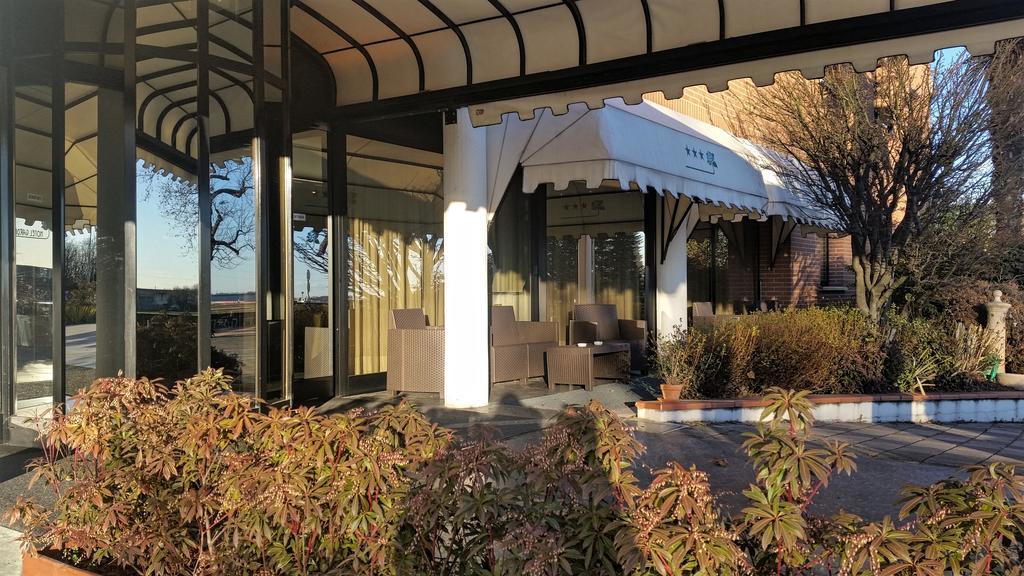 Hotel Gardenia Cermenate Bagian luar foto