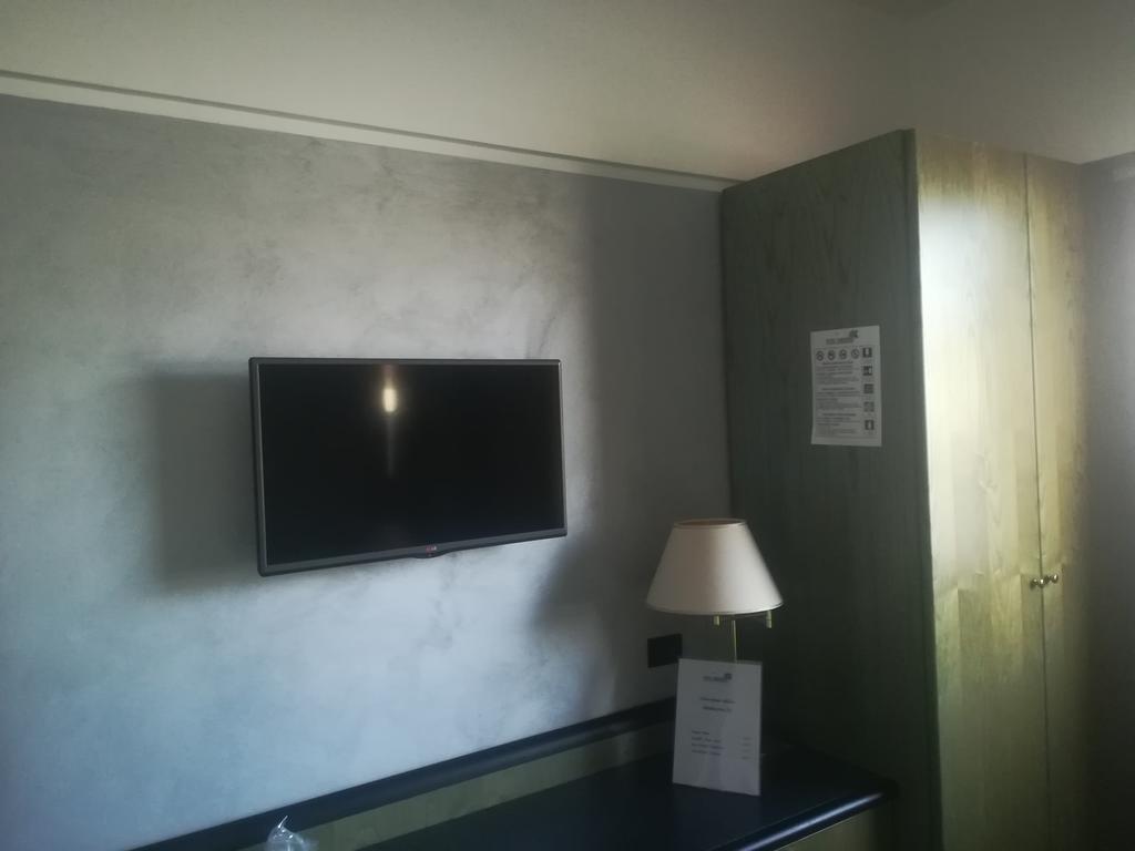 Hotel Gardenia Cermenate Bagian luar foto