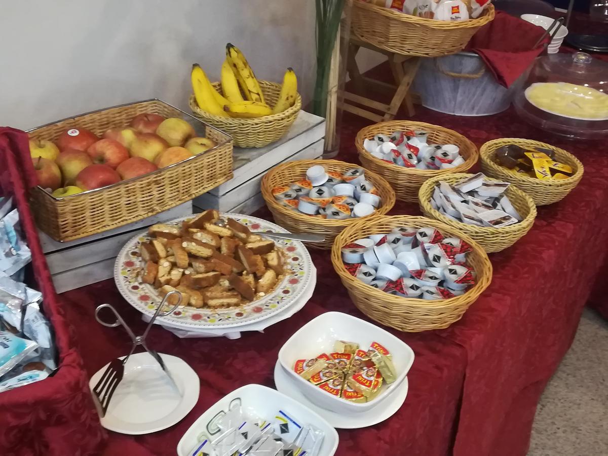Hotel Gardenia Cermenate Bagian luar foto