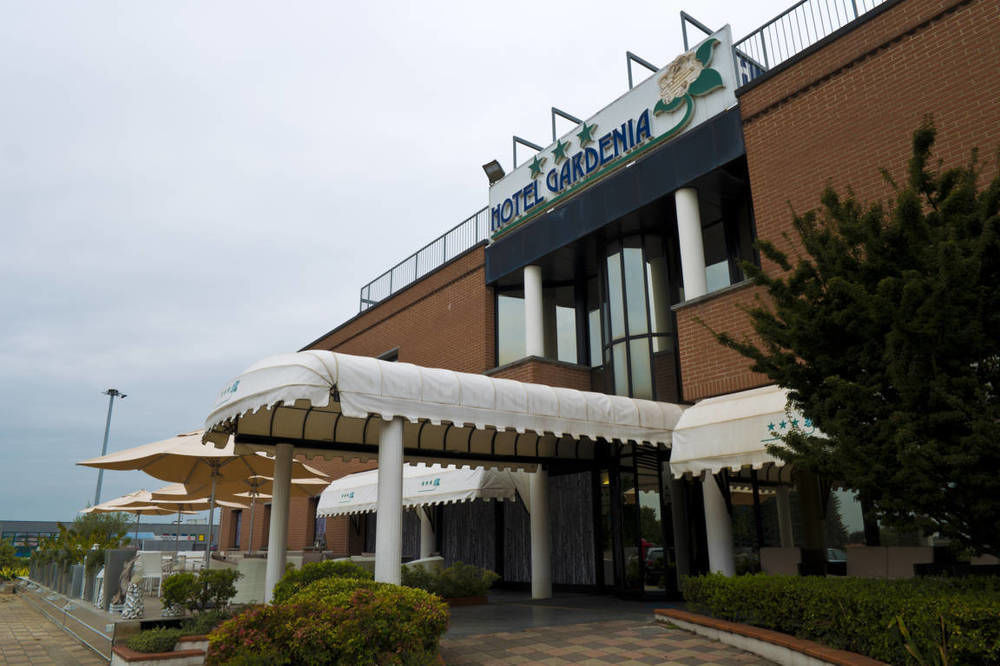 Hotel Gardenia Cermenate Bagian luar foto