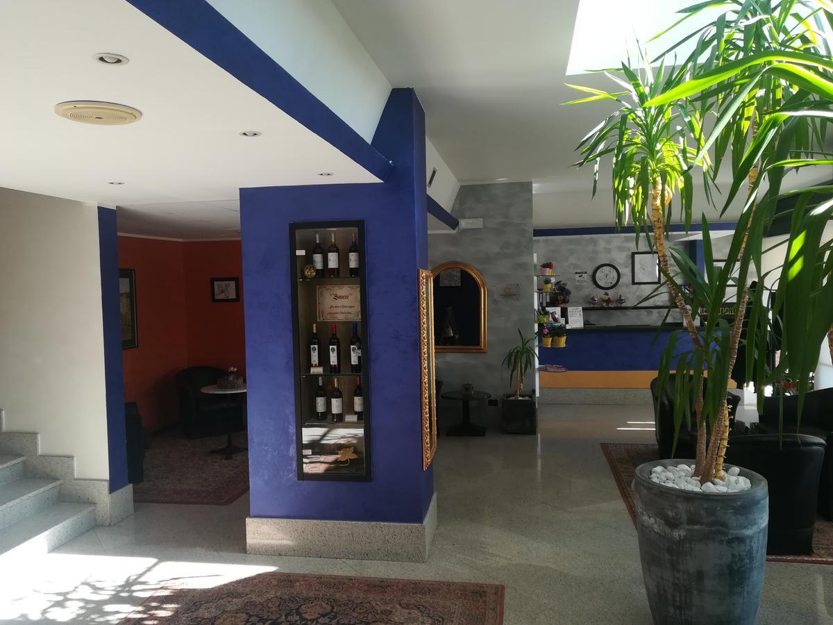 Hotel Gardenia Cermenate Bagian luar foto