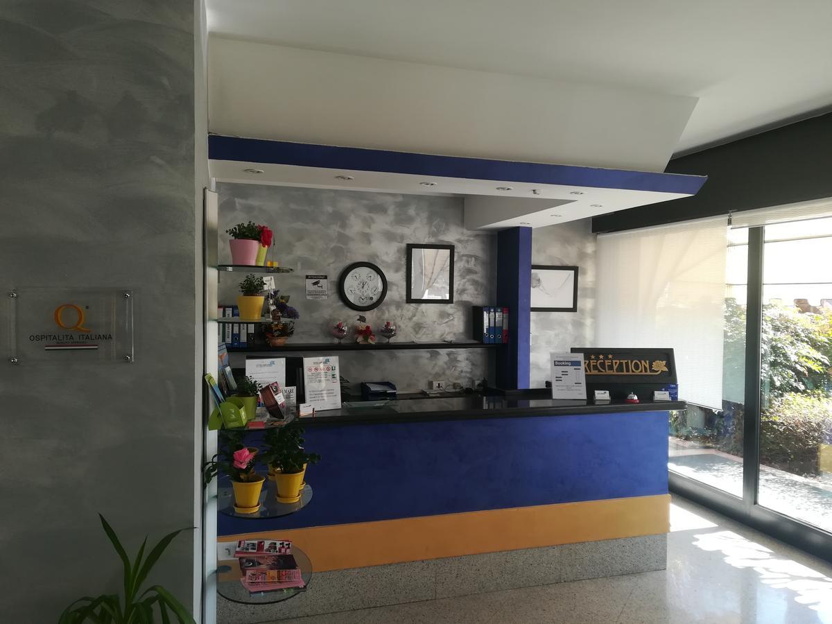 Hotel Gardenia Cermenate Bagian luar foto