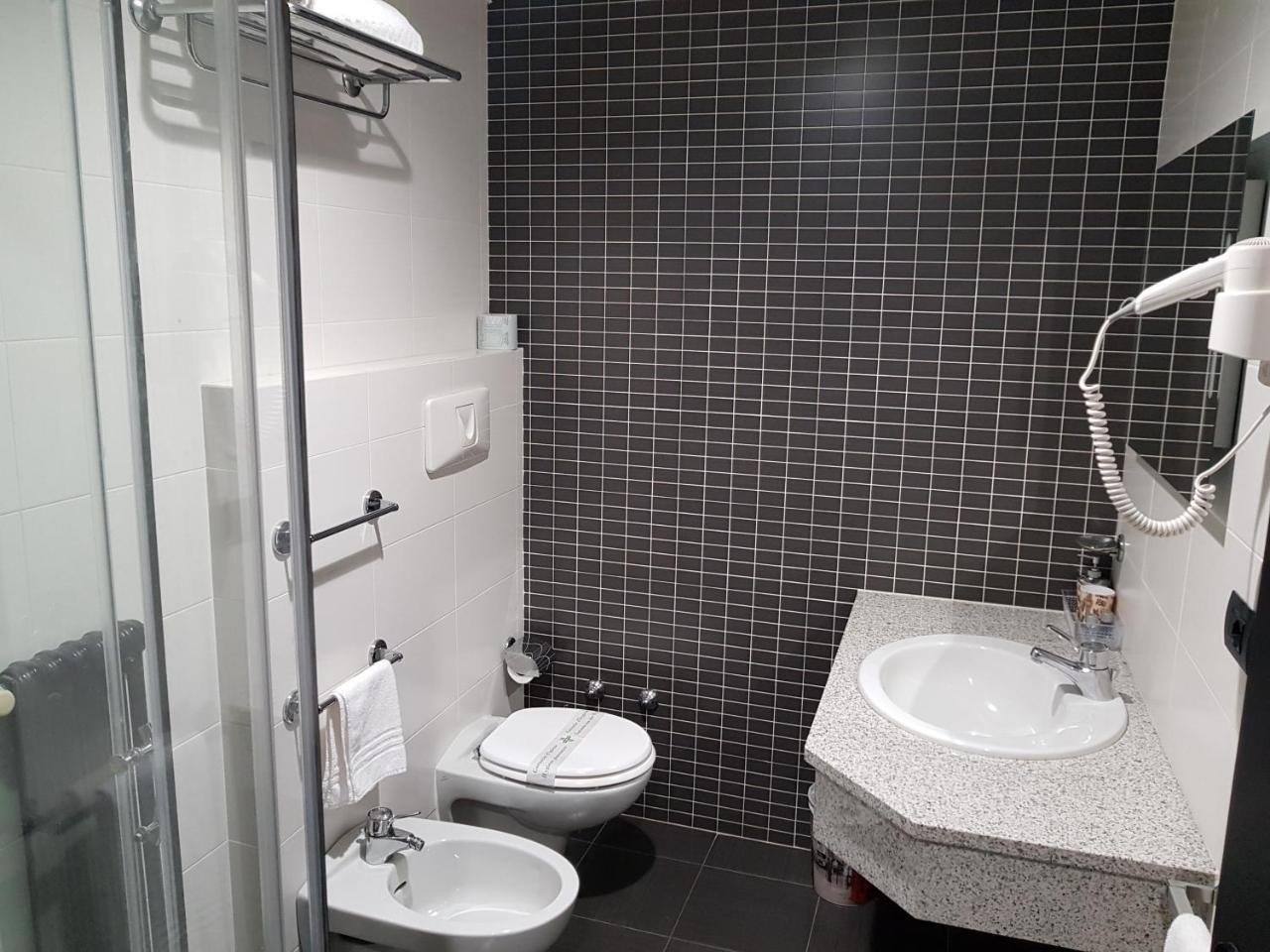 Hotel Gardenia Cermenate Bagian luar foto
