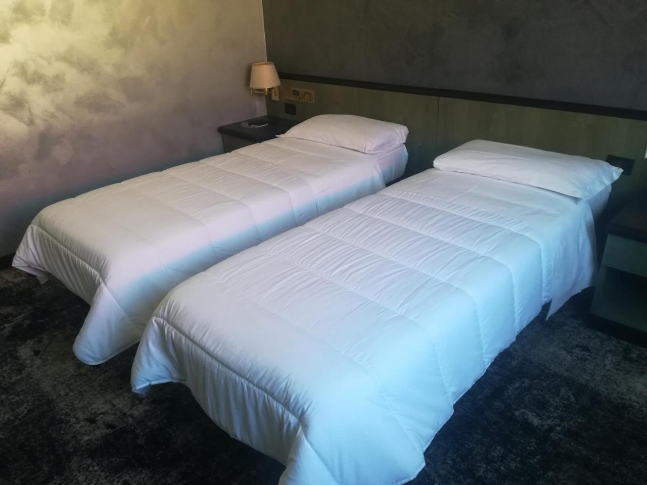 Hotel Gardenia Cermenate Bagian luar foto