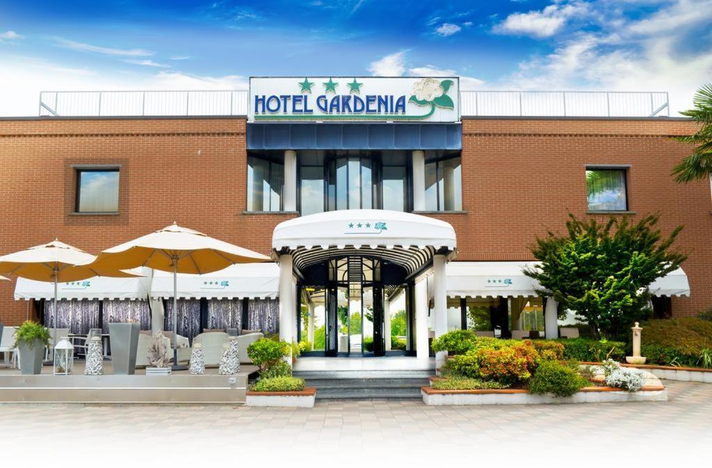 Hotel Gardenia Cermenate Bagian luar foto