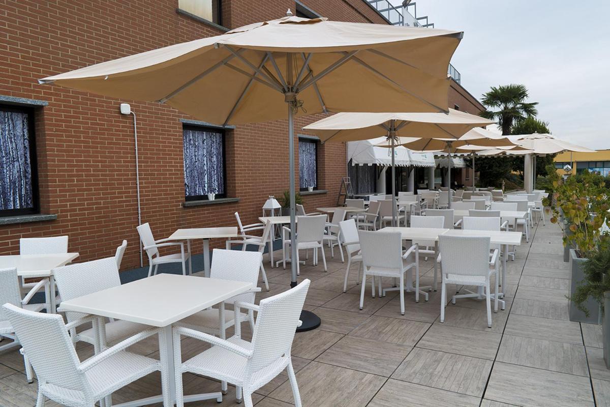 Hotel Gardenia Cermenate Bagian luar foto