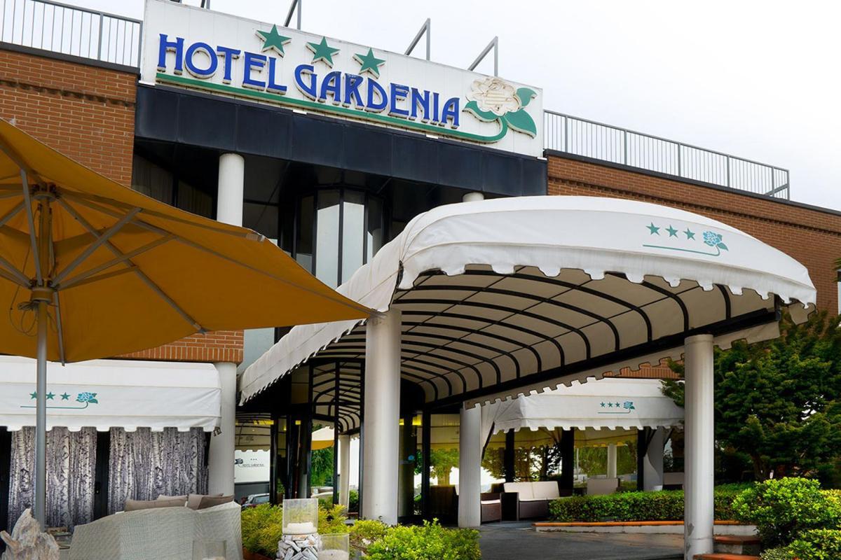 Hotel Gardenia Cermenate Bagian luar foto